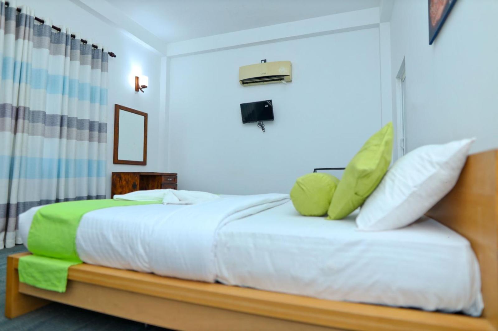 Thinaya Lake Resort アヌラーダプラ エクステリア 写真