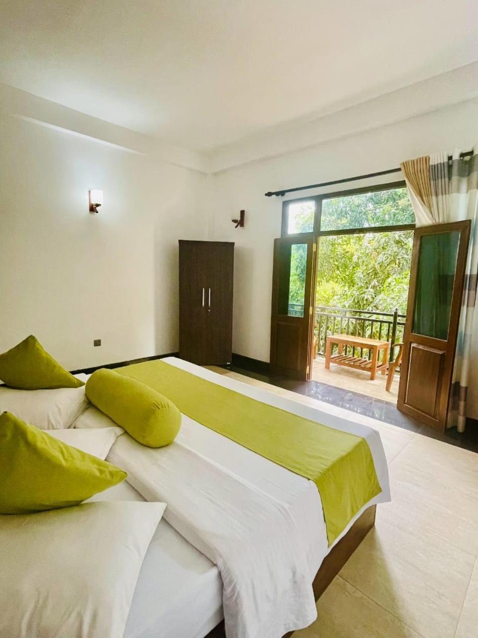 Thinaya Lake Resort アヌラーダプラ エクステリア 写真